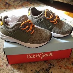 Toddler boy sz 7 tennis shoe